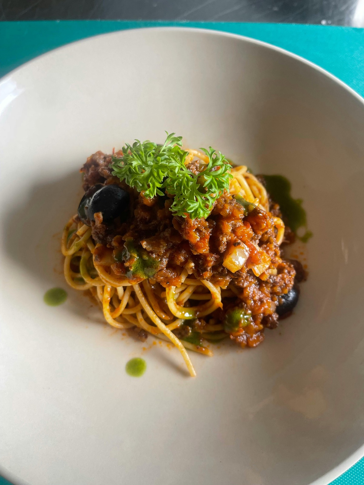 Spaghetti Bolognese in einer Schale